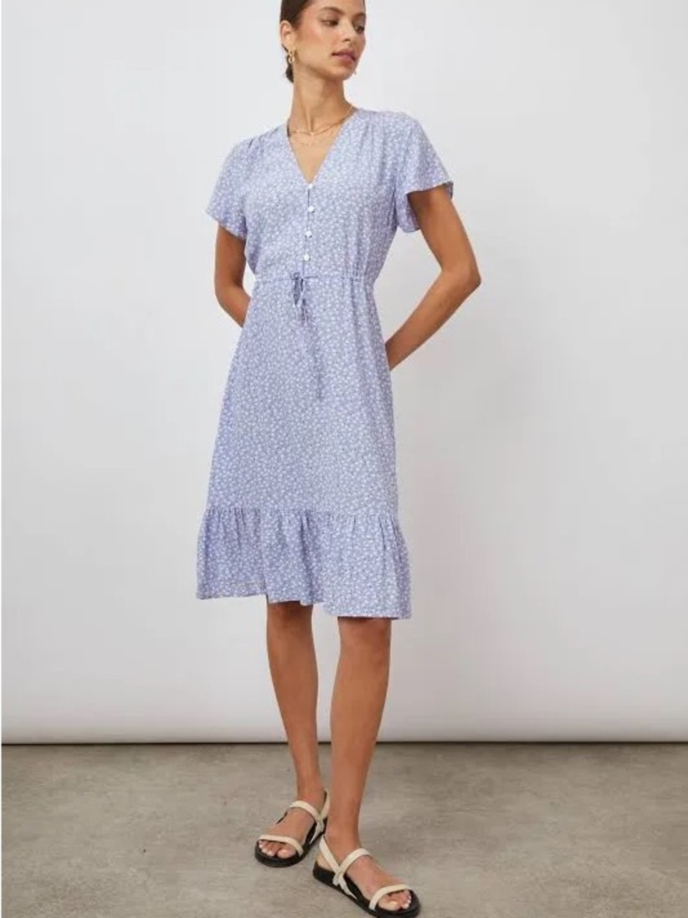 Rails - Kiki in Sky Blue Daisies - Light Blue Floral V-Neck Midi Dress